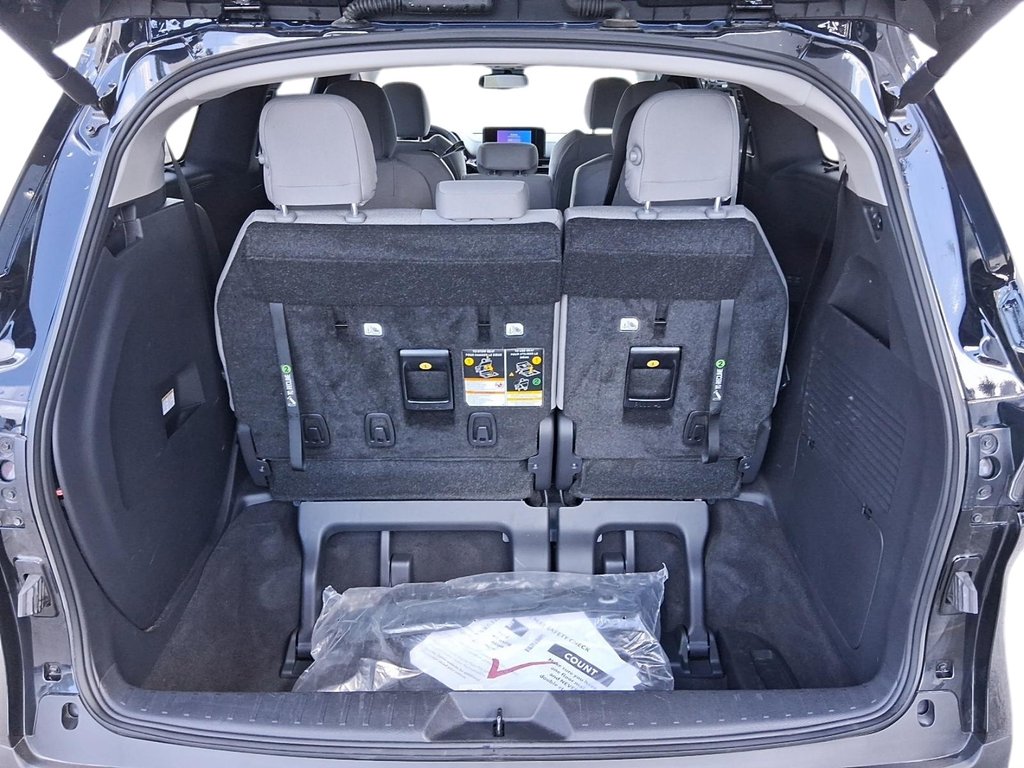 2026 Toyota Sienna Hybrid Sienna LE AWD 8-Pass in Stratford, Ontario - 6 - w1024h768px