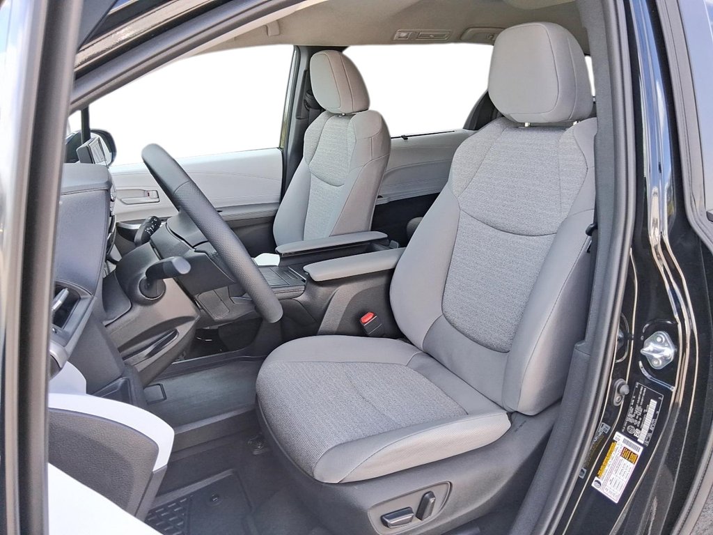 2026 Toyota Sienna Hybrid Sienna LE AWD 8-Pass in Stratford, Ontario - 8 - w1024h768px