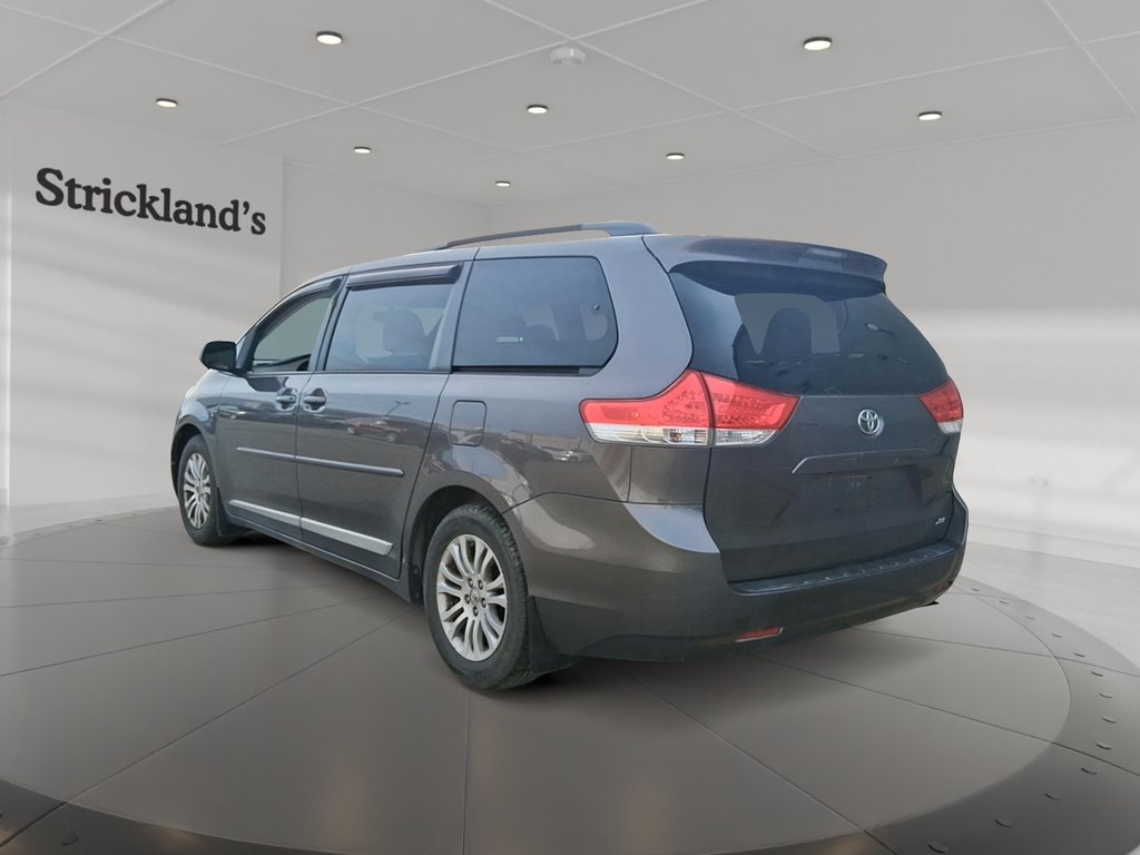 2011 Toyota Sienna XLE 7-pass V6 6A in Stratford, Ontario - 4 - w1024h768px