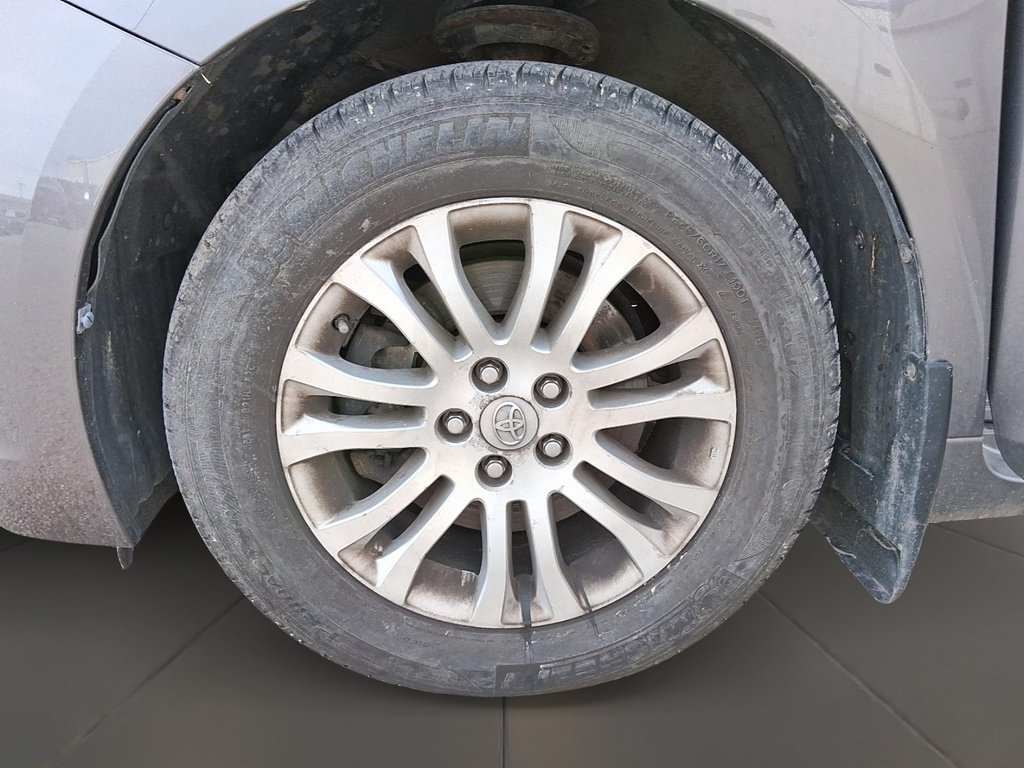 2011 Toyota Sienna XLE 7-pass V6 6A in Stratford, Ontario - 8 - w1024h768px