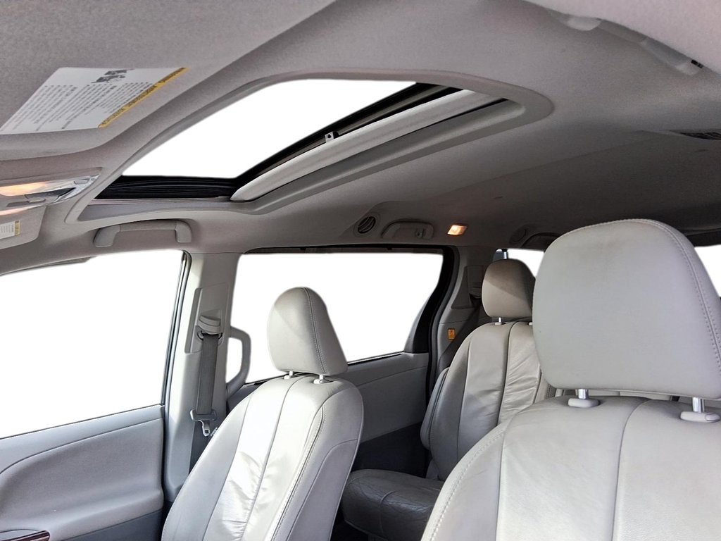 2011 Toyota Sienna XLE 7-pass V6 6A in Stratford, Ontario - 18 - w1024h768px