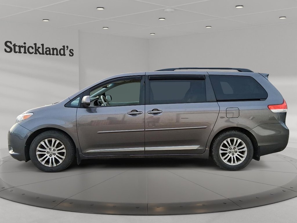 2011 Toyota Sienna XLE 7-pass V6 6A in Stratford, Ontario - 5 - w1024h768px