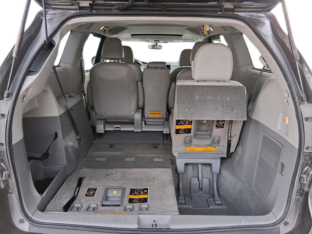 2011 Toyota Sienna XLE 7-pass V6 6A in Stratford, Ontario - 6 - w1024h768px