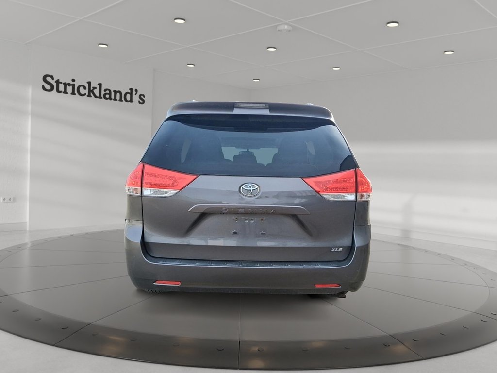 2011 Toyota Sienna XLE 7-pass V6 6A in Stratford, Ontario - 3 - w1024h768px