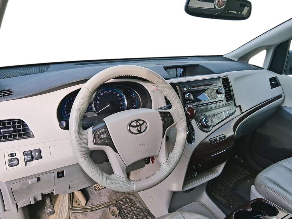 2011 Toyota Sienna XLE 7-pass V6 6A in Stratford, Ontario - 11 - w1024h768px