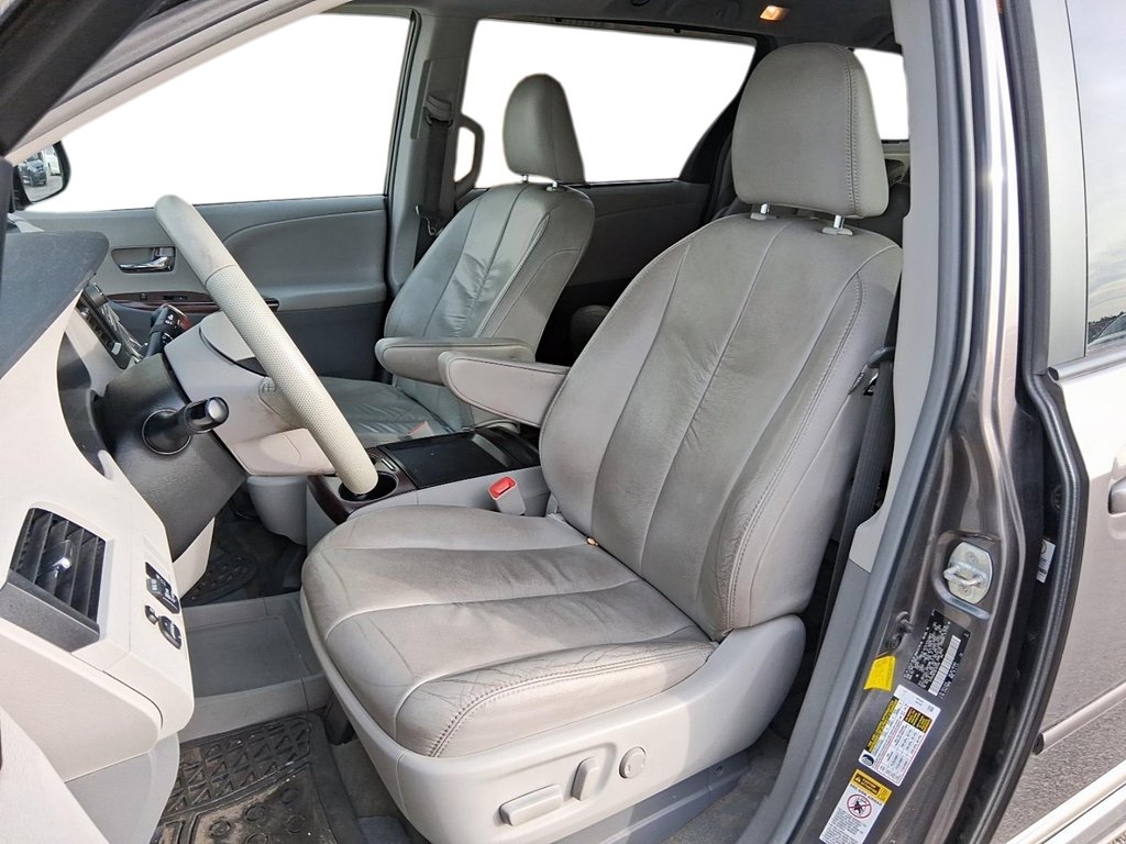 2011 Toyota Sienna XLE 7-pass V6 6A in Stratford, Ontario - 9 - w1024h768px