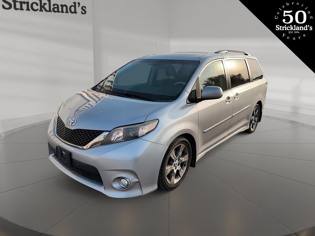 2012  Sienna SE 8-Pass V6 6A in Stratford, Ontario - 1 - w1024h768px