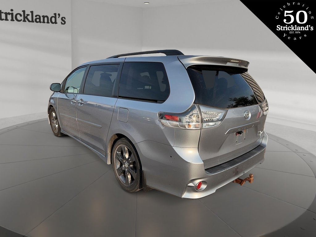 2012  Sienna SE 8-Pass V6 6A in Stratford, Ontario - 4 - w1024h768px