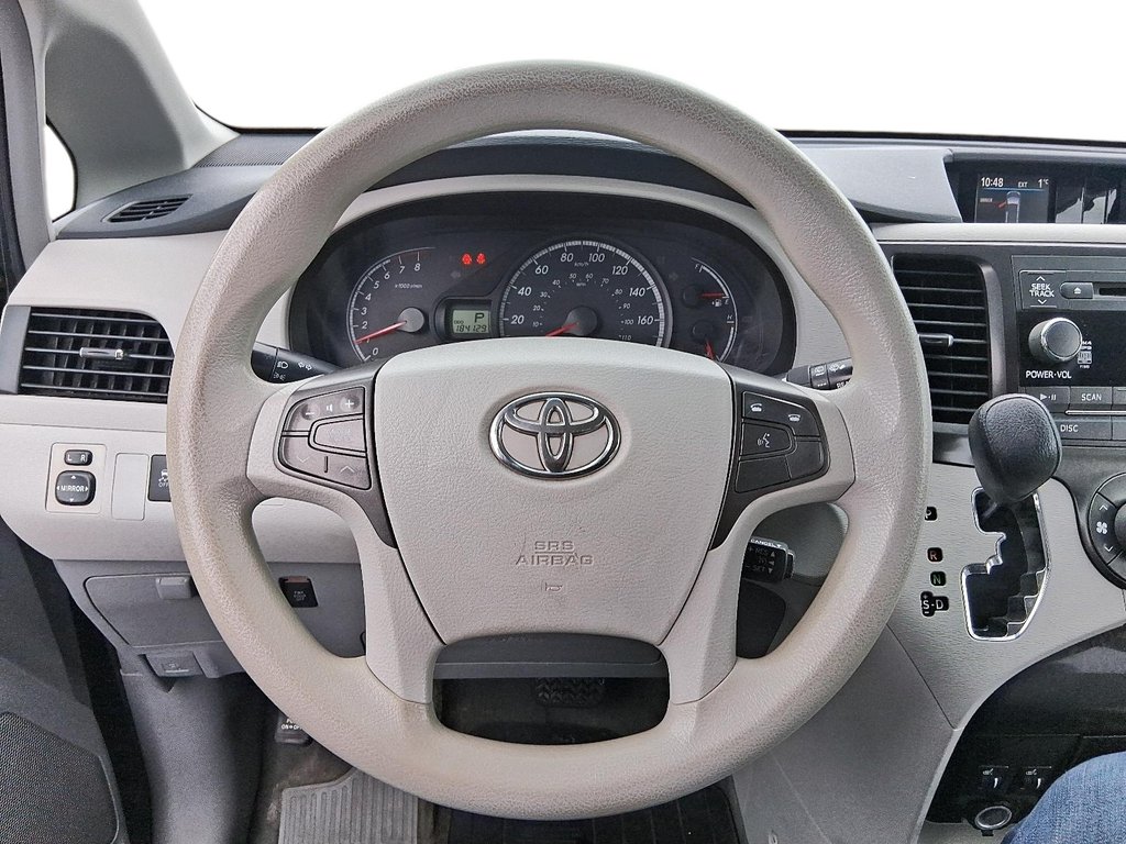 2014 Toyota Sienna 7-Pass V6 6A in Stratford, Ontario - 13 - w1024h768px