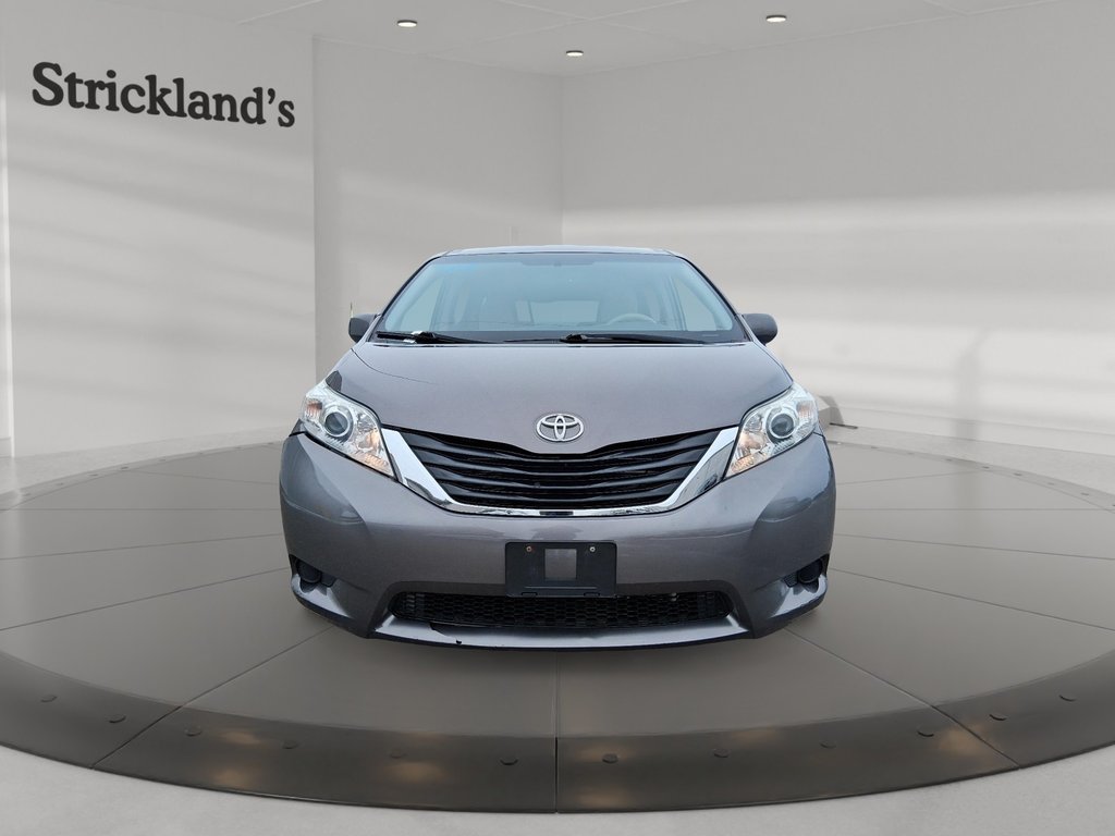 2014 Toyota Sienna 7-Pass V6 6A in Stratford, Ontario - 2 - w1024h768px