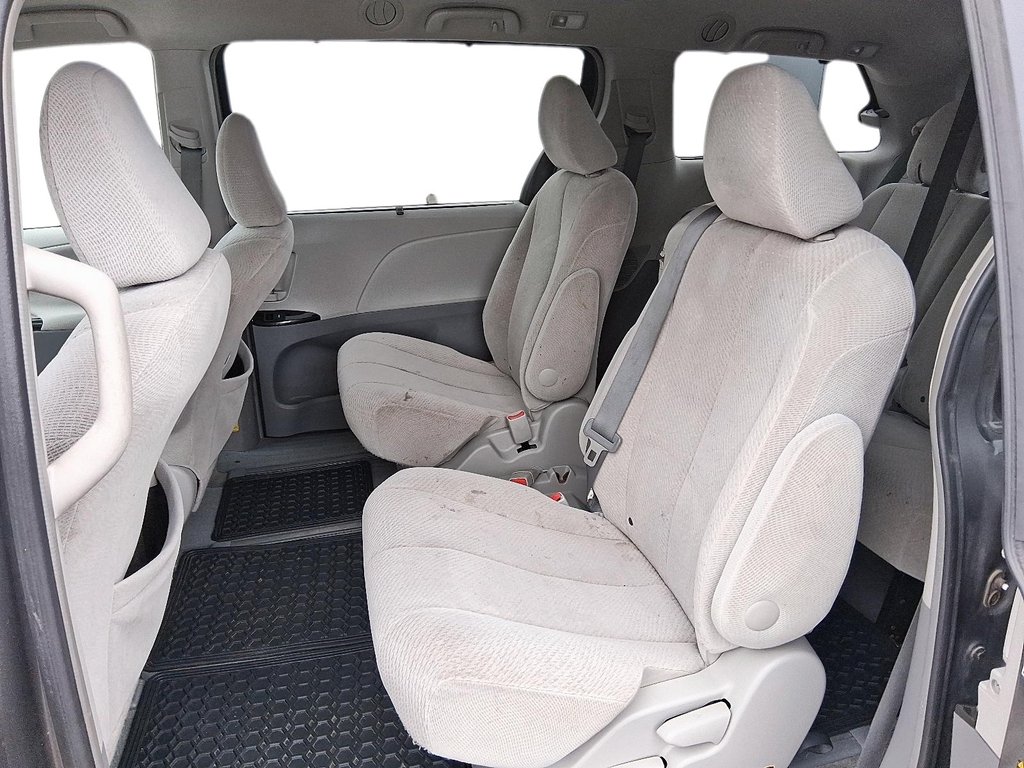 2014 Toyota Sienna 7-Pass V6 6A in Stratford, Ontario - 9 - w1024h768px