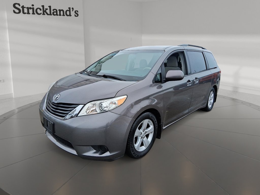 2014 Toyota Sienna 7-Pass V6 6A in Stratford, Ontario - 1 - w1024h768px