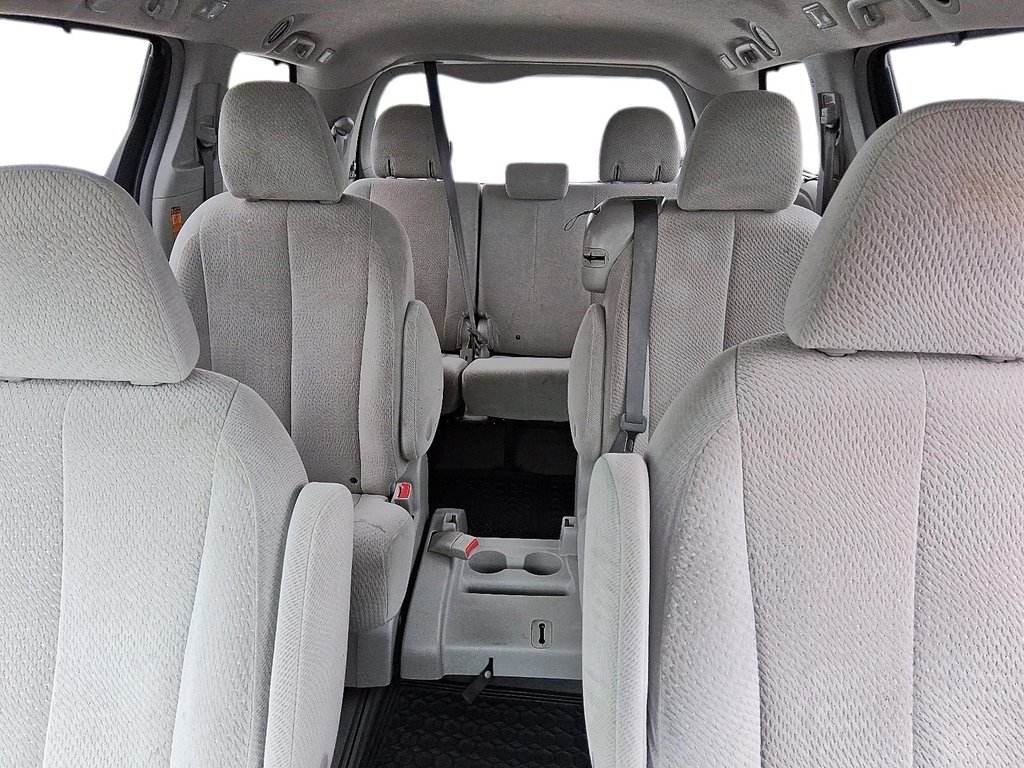 2014 Toyota Sienna 7-Pass V6 6A in Stratford, Ontario - 10 - w1024h768px