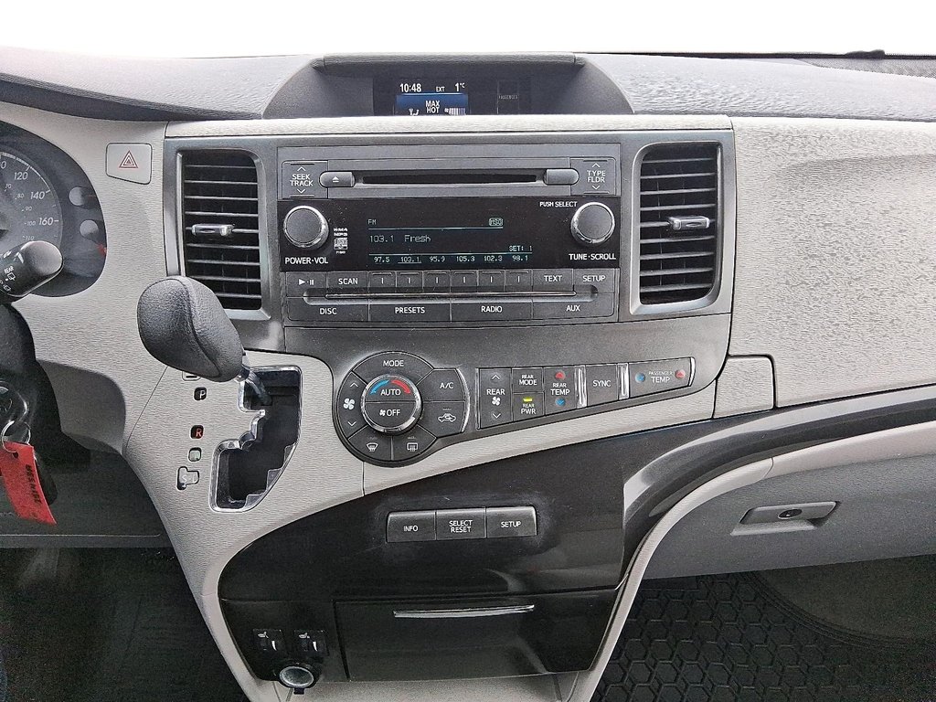 2014 Toyota Sienna 7-Pass V6 6A in Stratford, Ontario - 16 - w1024h768px