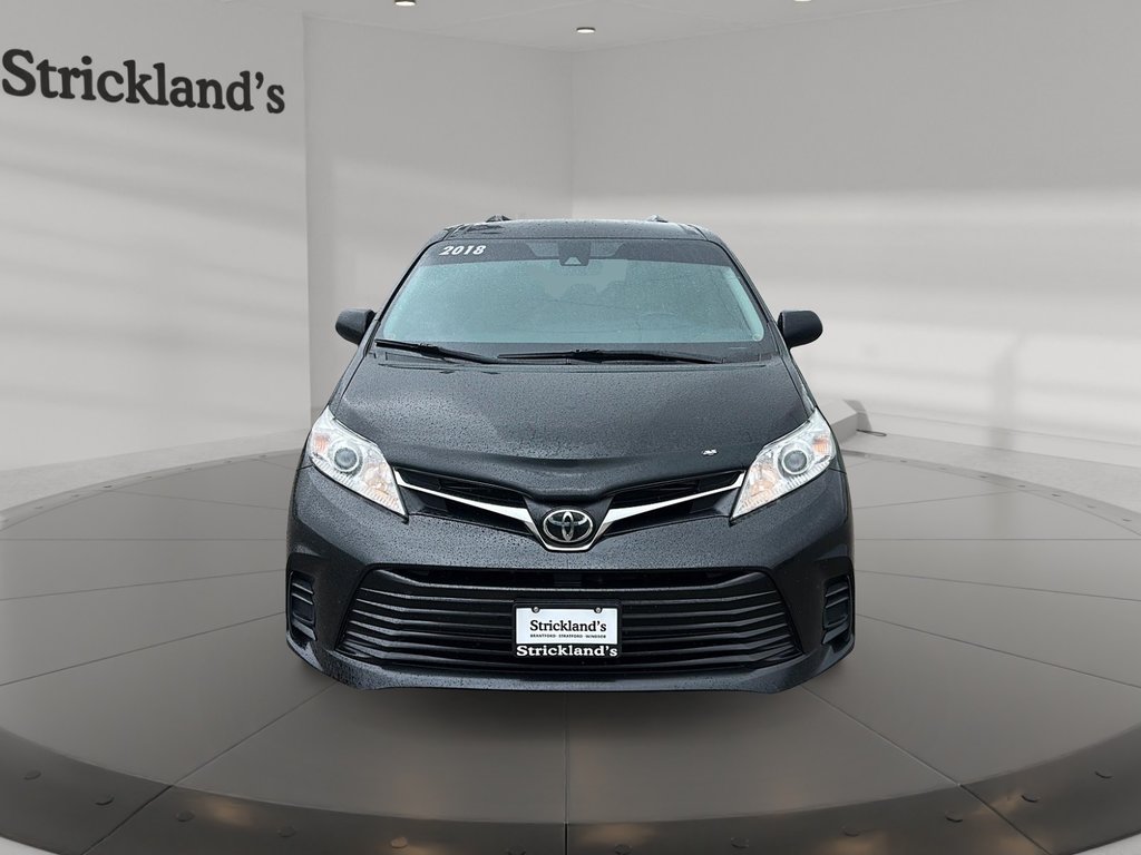 2018 Toyota Sienna LE 8-Passenger V6 in Stratford, Ontario - 2 - w1024h768px