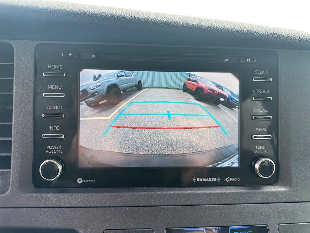 2018 Toyota Sienna LE 8-Passenger V6 in Stratford, Ontario - 15 - w1024h768px