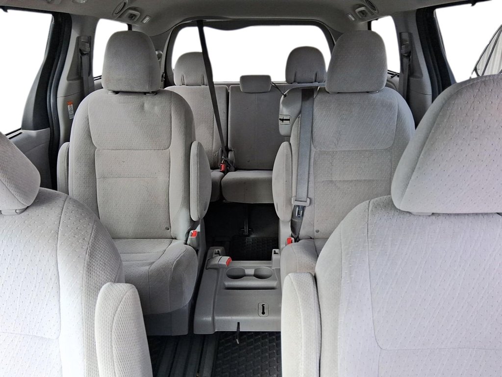 2020 Toyota Sienna LE 8-Passenger V6 in Stratford, Ontario - 11 - w1024h768px