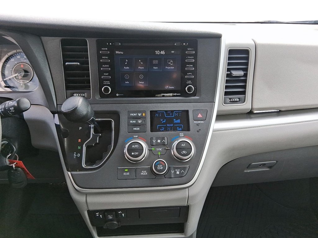 2020 Toyota Sienna LE 8-Passenger V6 in Stratford, Ontario - 16 - w1024h768px