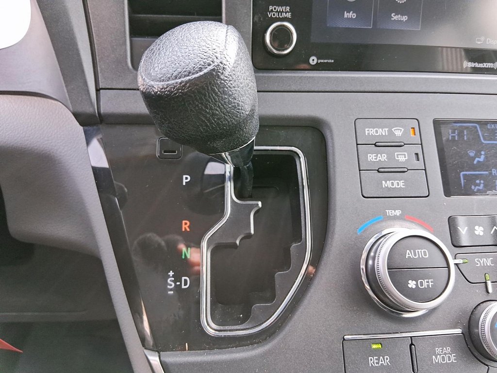 2020 Toyota Sienna LE 8-Passenger V6 in Stratford, Ontario - 17 - w1024h768px