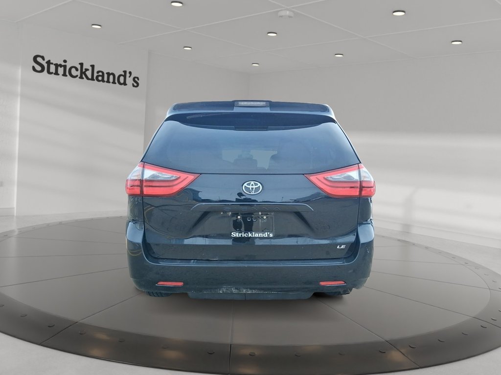 2020 Toyota Sienna LE 8-Passenger V6 in Stratford, Ontario - 3 - w1024h768px