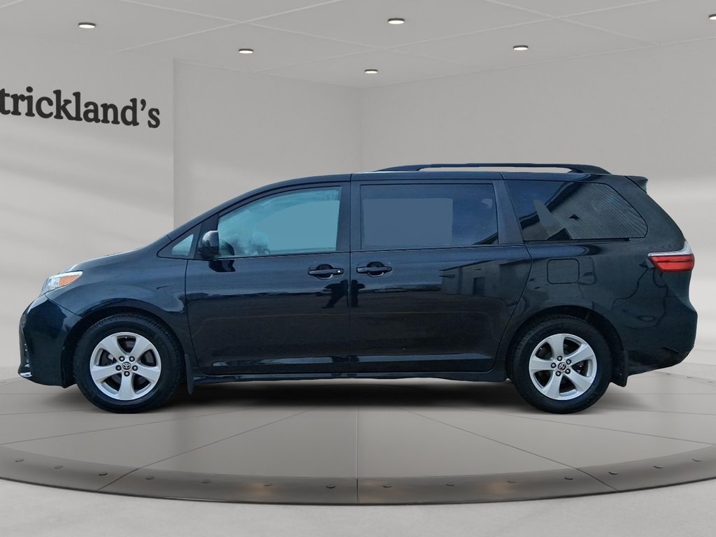2020 Toyota Sienna LE 8-Passenger V6 in Stratford, Ontario - 5 - w1024h768px