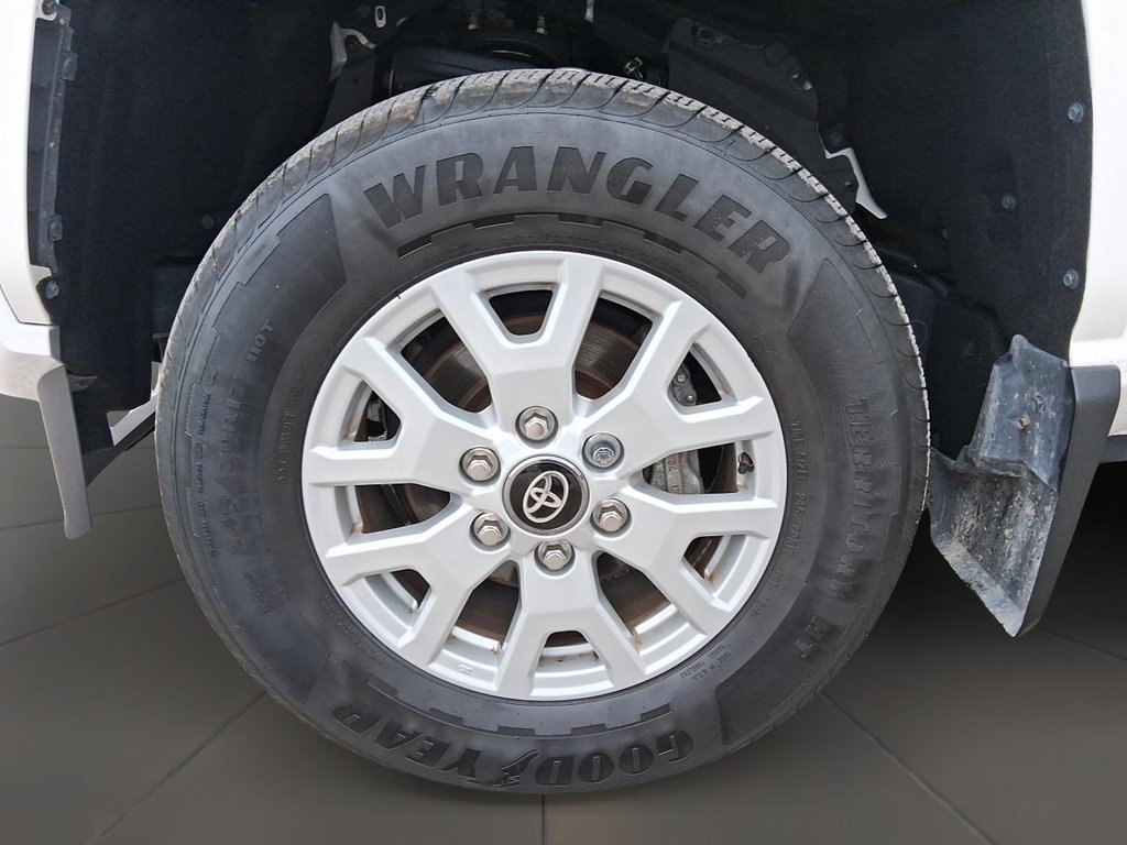 2025 Toyota Tacoma 4X4 Tacoma Double Cab AT in Stratford, Ontario - 6 - w1024h768px
