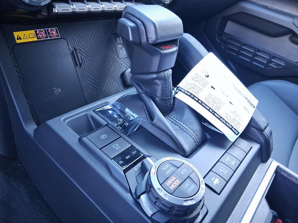 2025 Toyota Tacoma Hybrid Tacoma HV Double Cab in Stratford, Ontario - 15 - w1024h768px