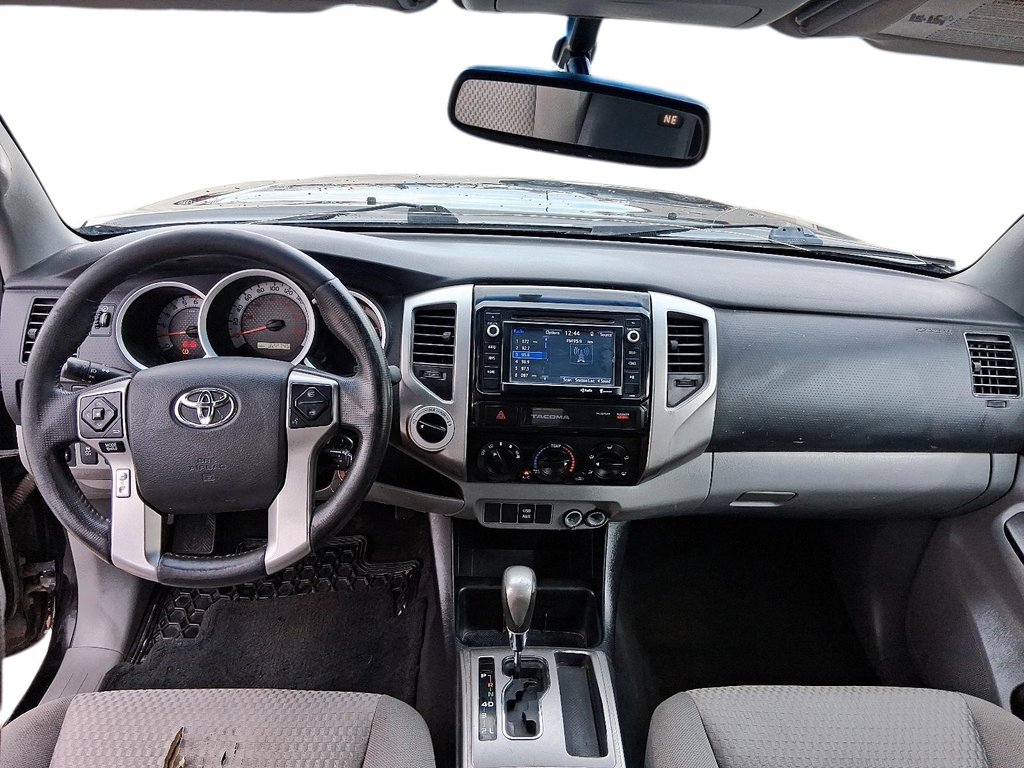 2015 Toyota Tacoma 4x4 Dbl Cab V6 5A in Stratford, Ontario - 10 - w1024h768px
