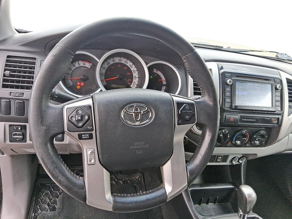 2015 Toyota Tacoma 4x4 Dbl Cab V6 5A in Stratford, Ontario - 12 - w1024h768px
