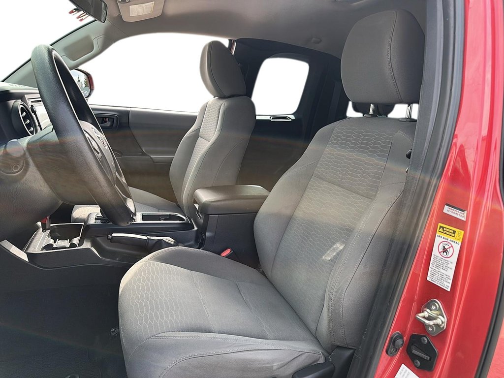 2016 Toyota Tacoma 4x4 Access Cab V6 SR5 6A in Stratford, Ontario - 7 - w1024h768px