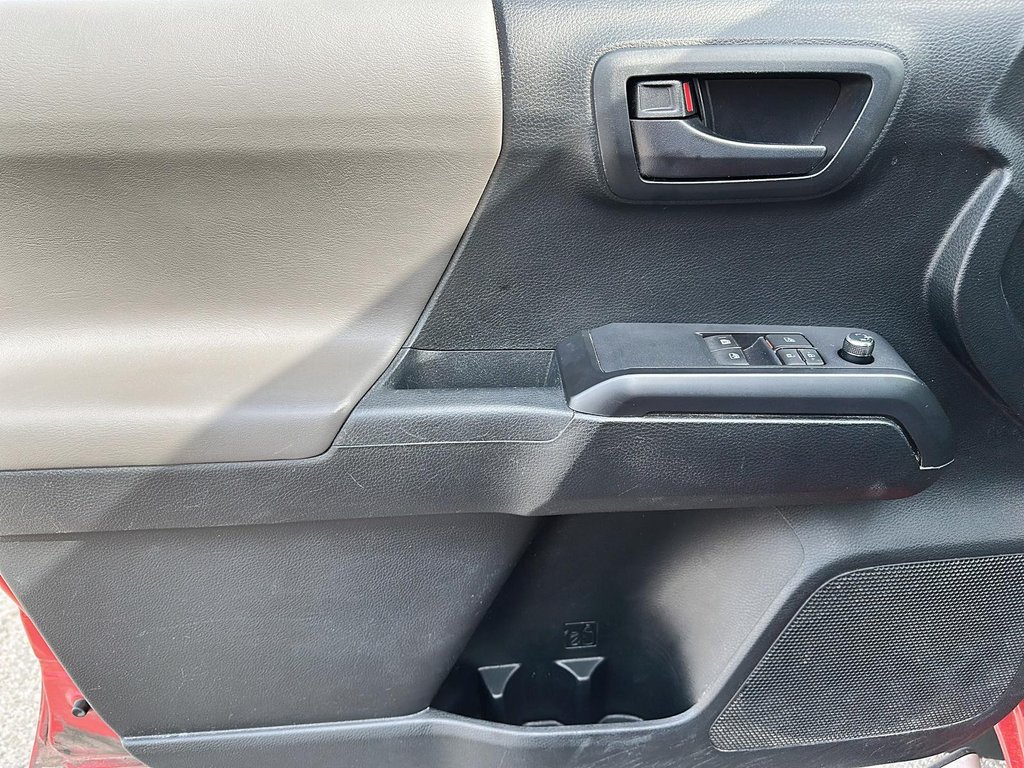 2016 Toyota Tacoma 4x4 Access Cab V6 SR5 6A in Stratford, Ontario - 9 - w1024h768px
