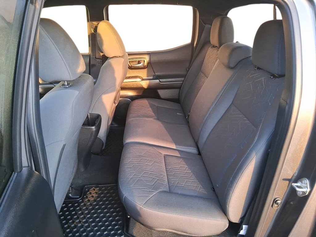 2017 Toyota Tacoma 4x4 Double Cab V6 SR5 6A in Stratford, Ontario - 9 - w1024h768px