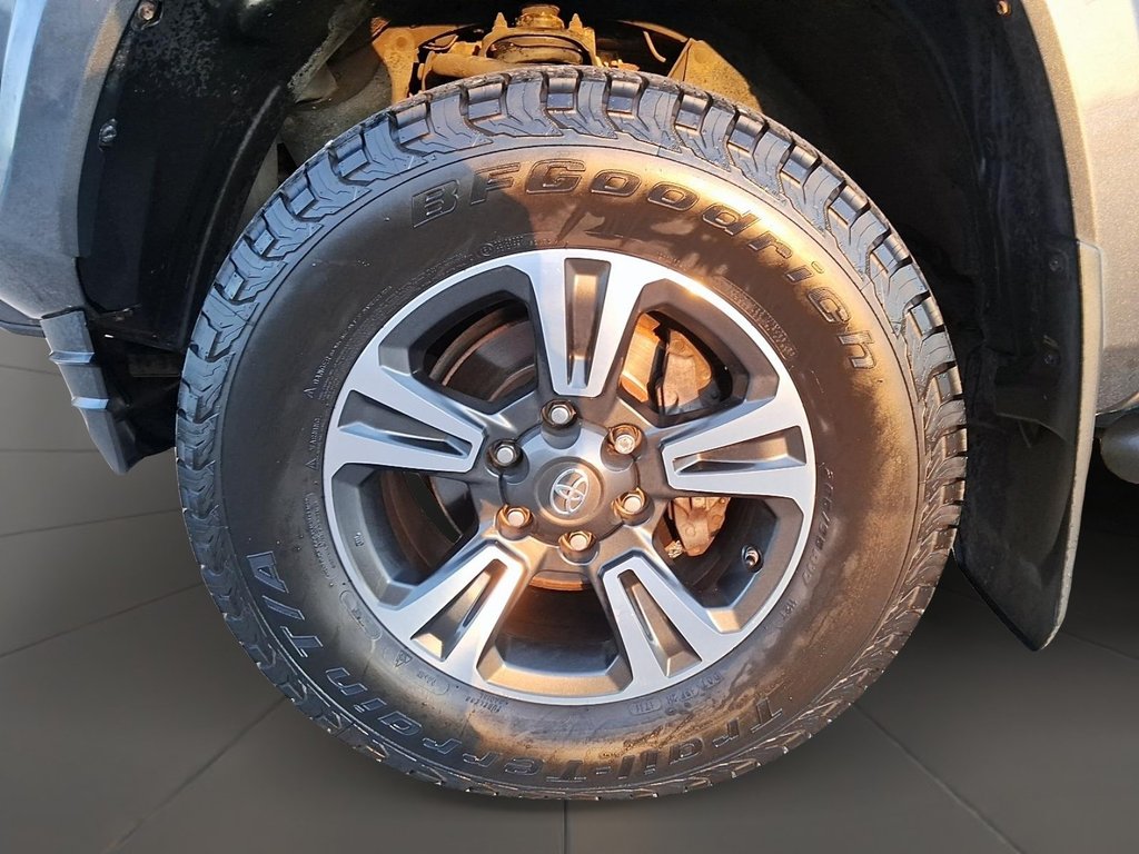 2017 Toyota Tacoma 4x4 Double Cab V6 SR5 6A in Stratford, Ontario - 7 - w1024h768px