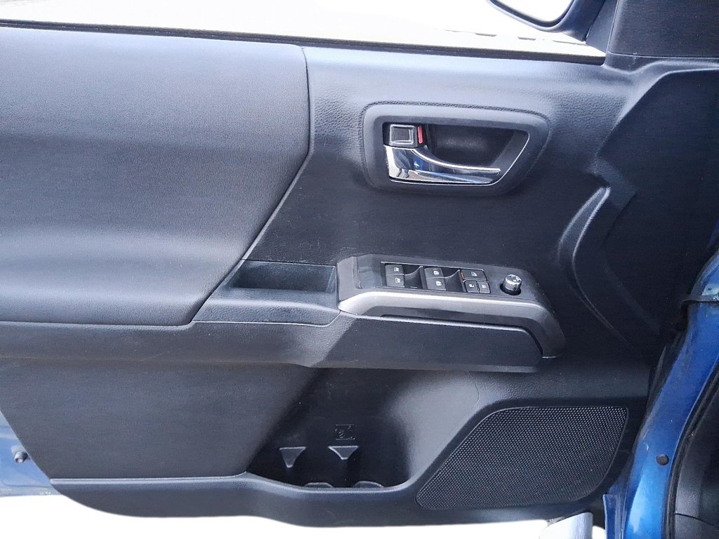 2018 Toyota Tacoma 4x4 Double Cab V6 TRD Sport 6M in Stratford, Ontario - 11 - w1024h768px