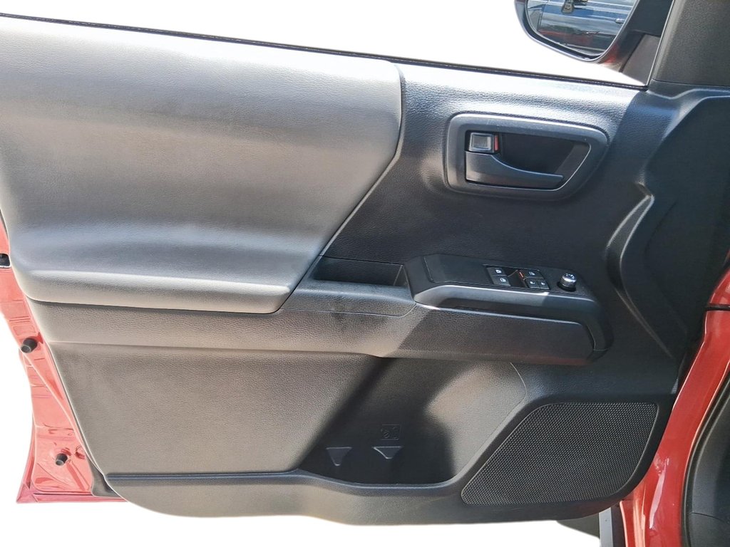 2018 Toyota Tacoma 4x2 Access Cab 6A in Stratford, Ontario - 10 - w1024h768px