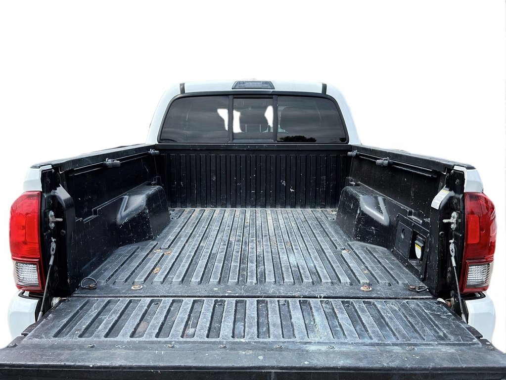 2020  Tacoma 4x4 Double Cab Regular Bed V6 6A in Stratford, Ontario - 12 - w1024h768px