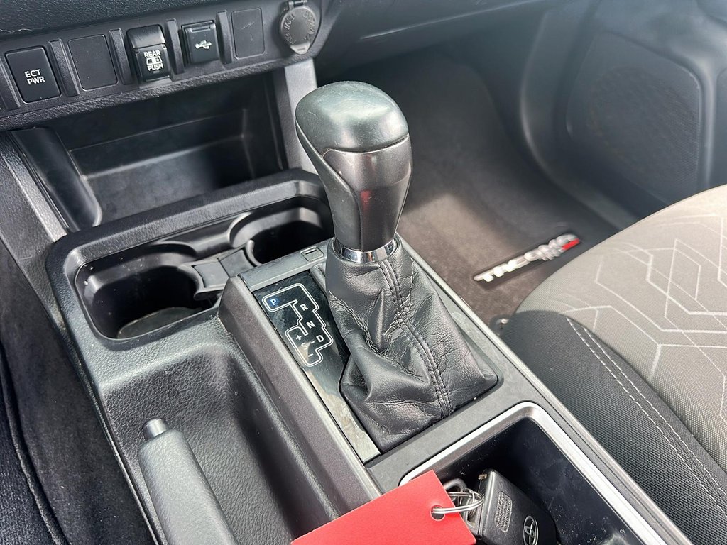 2020 Toyota Tacoma 4x4 Double Cab Regular Bed V6 6A in Stratford, Ontario - 13 - w1024h768px