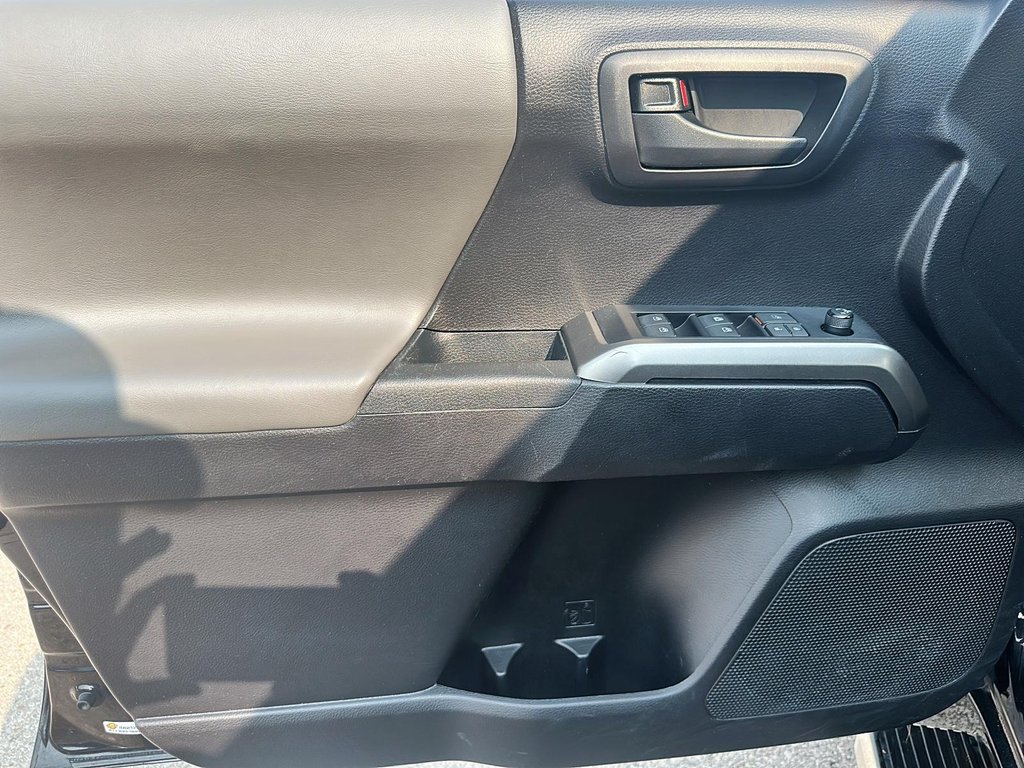 2020 Toyota Tacoma 4x4 Access Cab Regular Bed V6 6A in Stratford, Ontario - 9 - w1024h768px