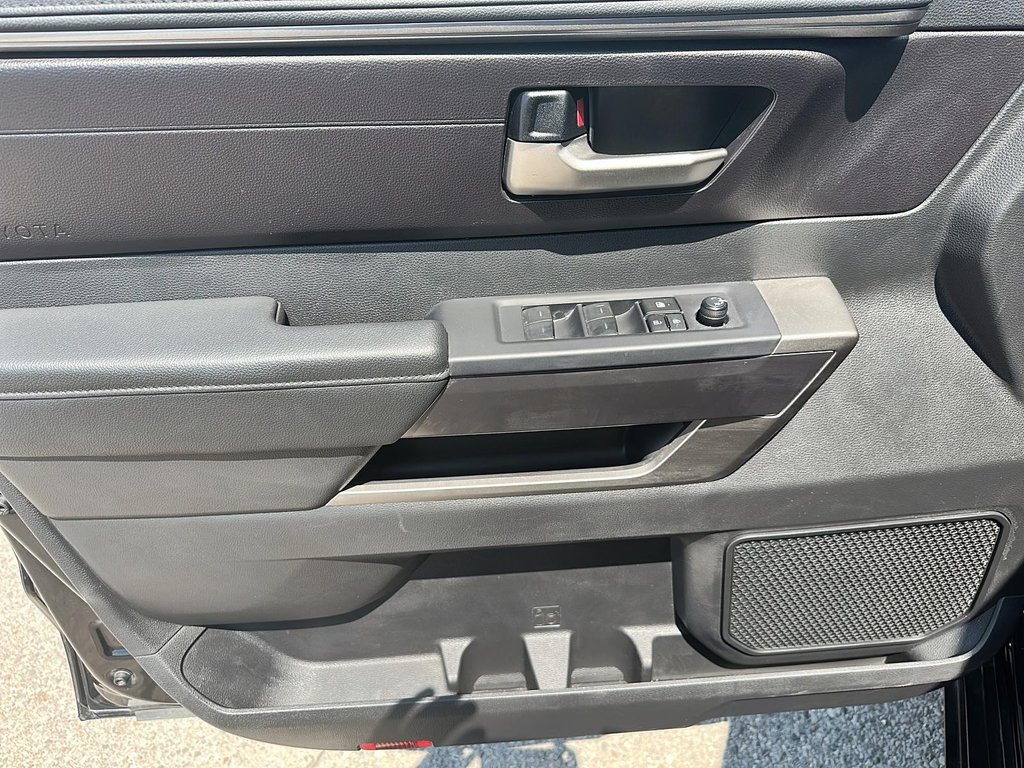 2024 Toyota TUNDRA 4X4 Tundra CrewMax SR in Stratford, Ontario - 9 - w1024h768px