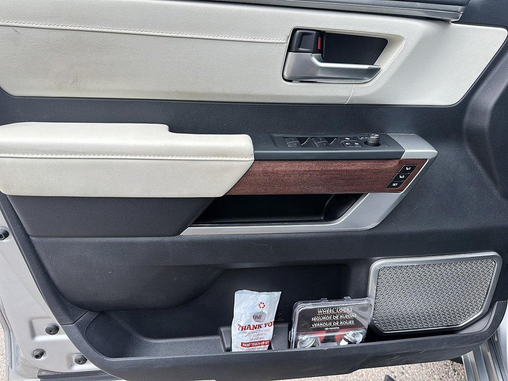 2023 Toyota TUNDRA HYBRID CrewMax Capstone in Stratford, Ontario - 10 - w1024h768px