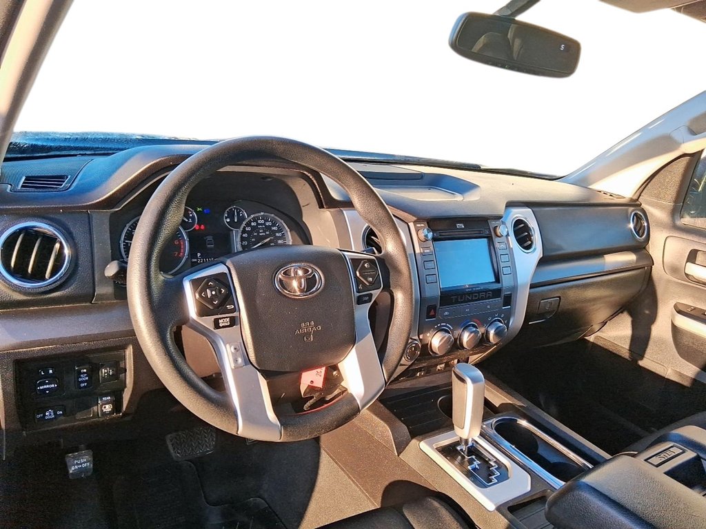 2015 Toyota Tundra 4x4 CrewMax SR5 5.7 6A in Stratford, Ontario - 9 - w1024h768px
