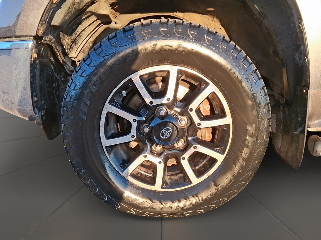 2015 Toyota Tundra 4x4 CrewMax SR5 5.7 6A in Stratford, Ontario - 6 - w1024h768px