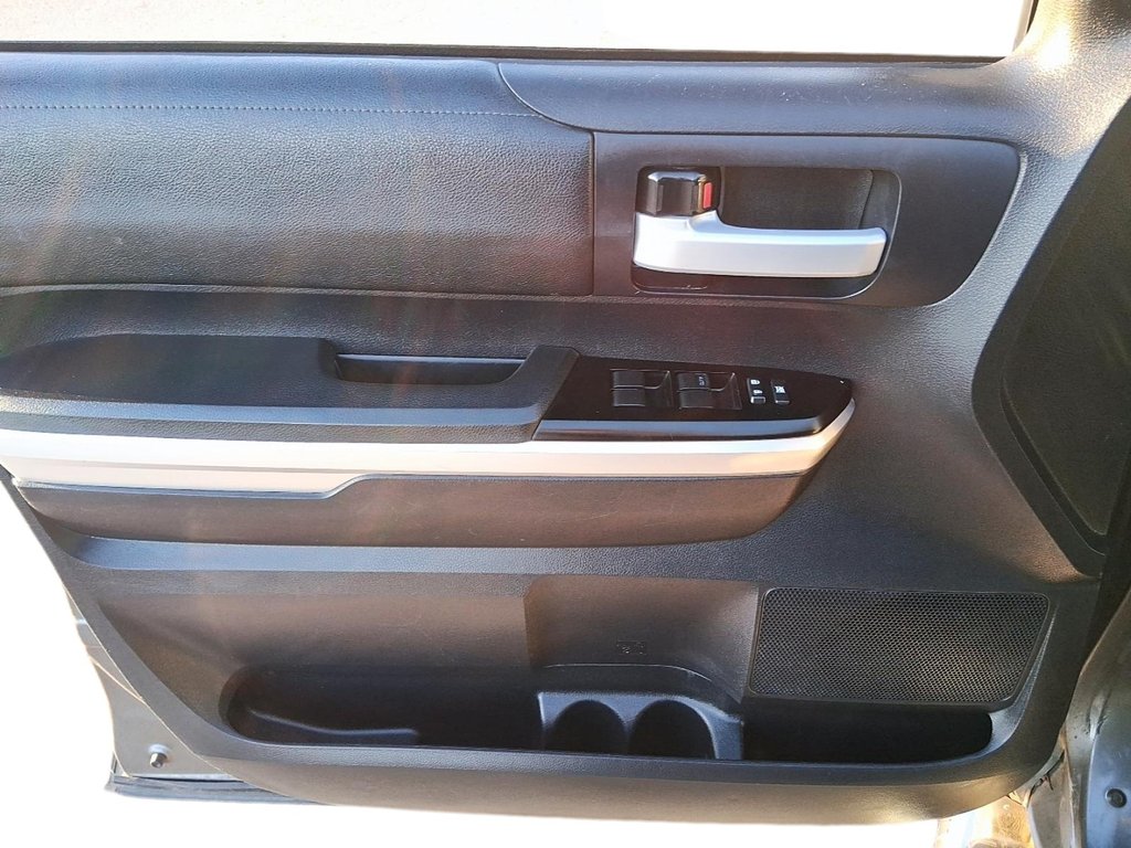 2015 Toyota Tundra 4x4 CrewMax SR5 5.7 6A in Stratford, Ontario - 10 - w1024h768px