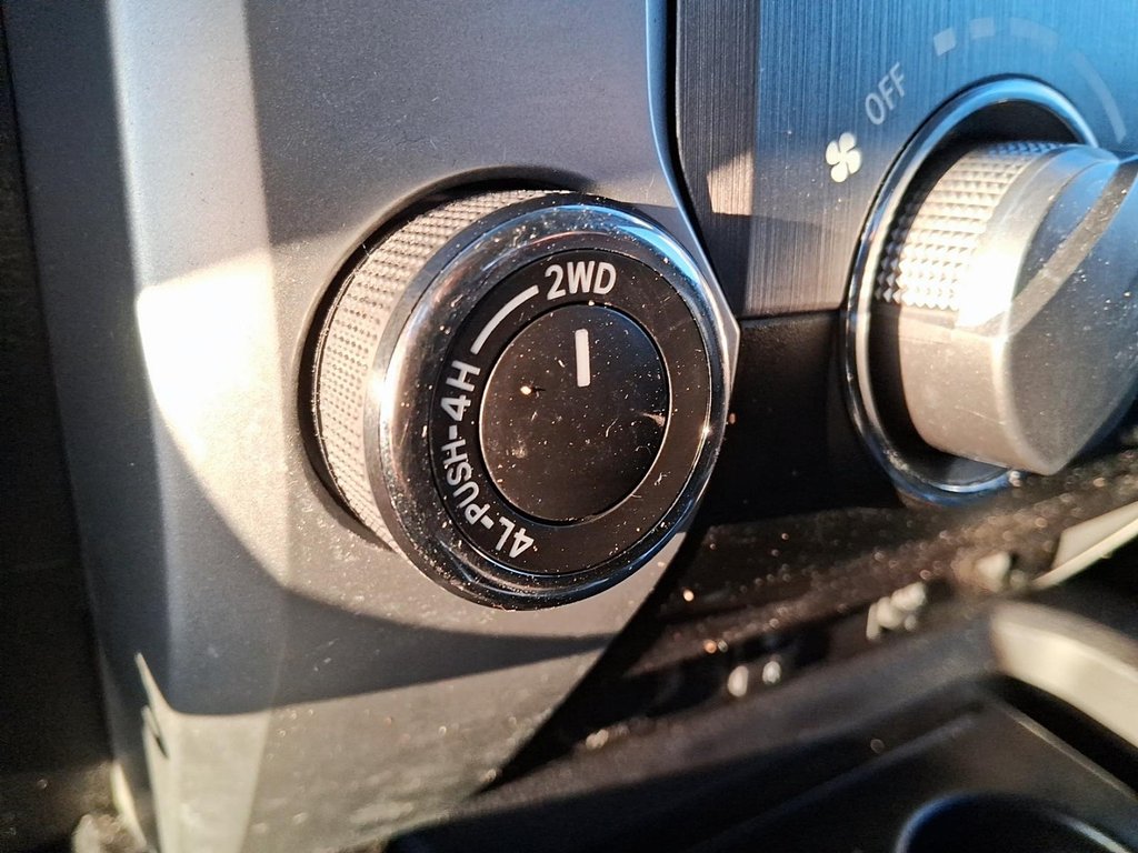 2015 Toyota Tundra 4x4 CrewMax SR5 5.7 6A in Stratford, Ontario - 17 - w1024h768px