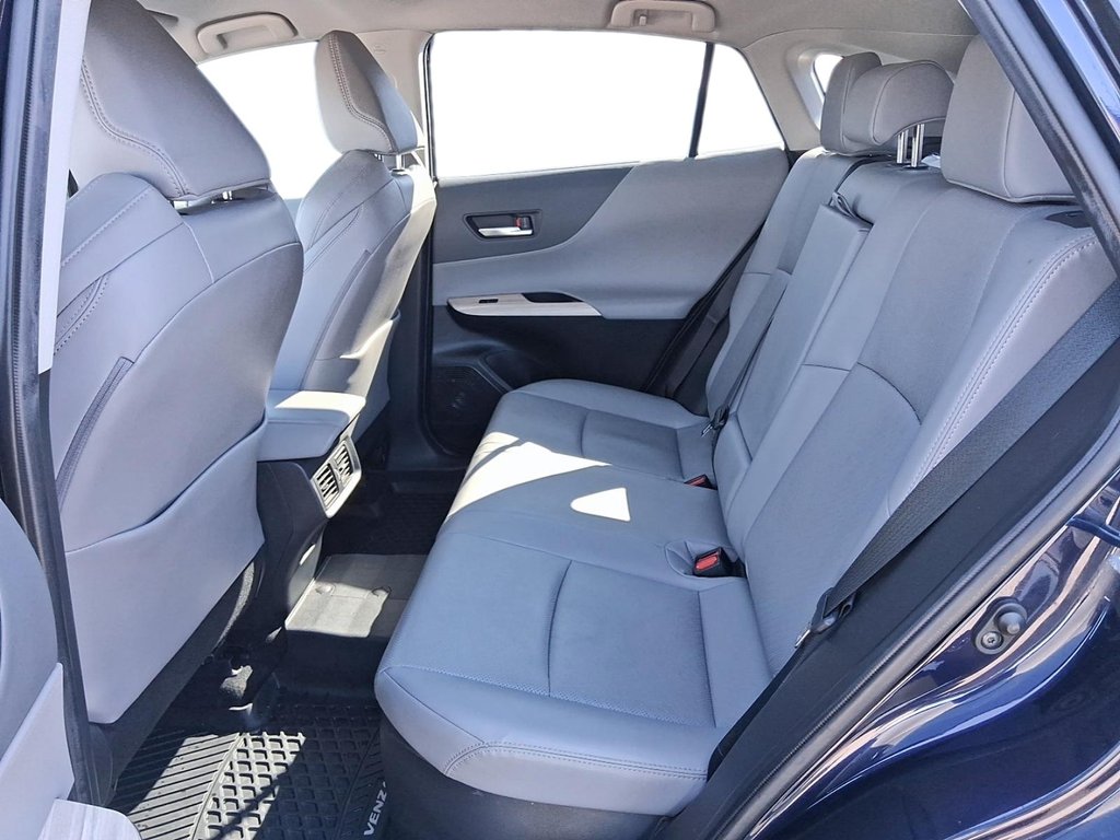 2021 Toyota Venza Hybrid Venza XLE in Stratford, Ontario - 9 - w1024h768px