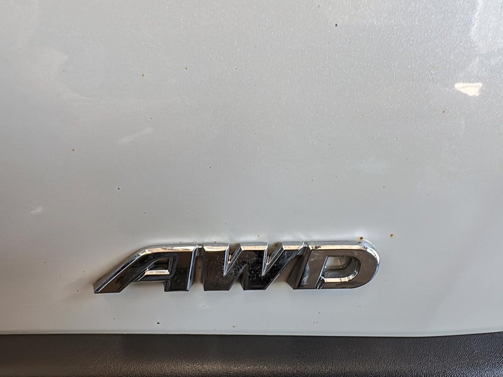 2021 Toyota Venza Hybrid Venza LE in Stratford, Ontario - 15 - w1024h768px