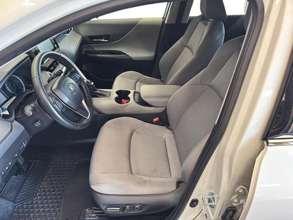 2021 Toyota Venza Hybrid Venza LE in Stratford, Ontario - 8 - w1024h768px