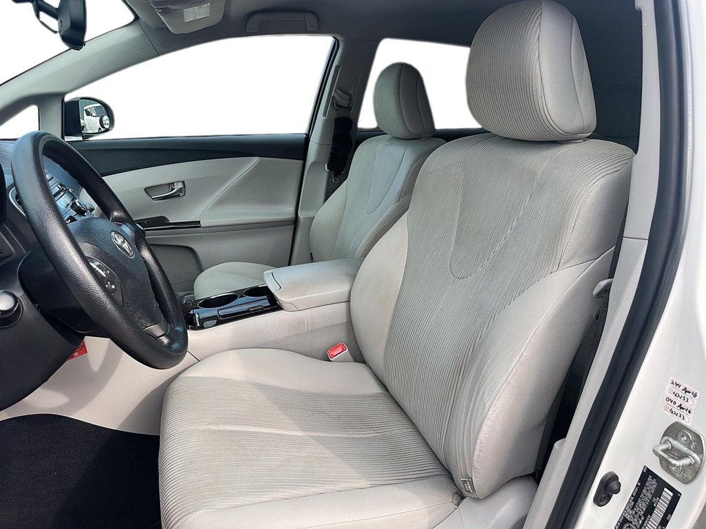 2009 Toyota Venza 6A in Stratford, Ontario - 8 - w1024h768px