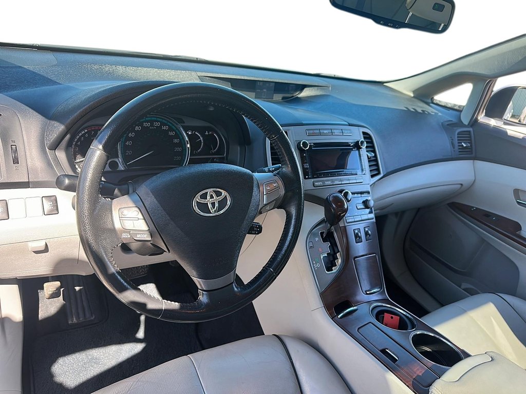 2011 Toyota Venza V6 AWD 6A in Stratford, Ontario - 9 - w1024h768px