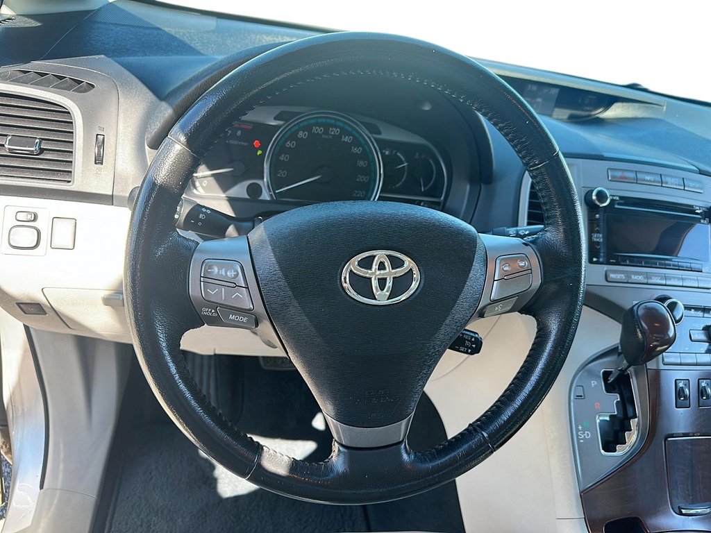 2011 Toyota Venza V6 AWD 6A in Stratford, Ontario - 11 - w1024h768px
